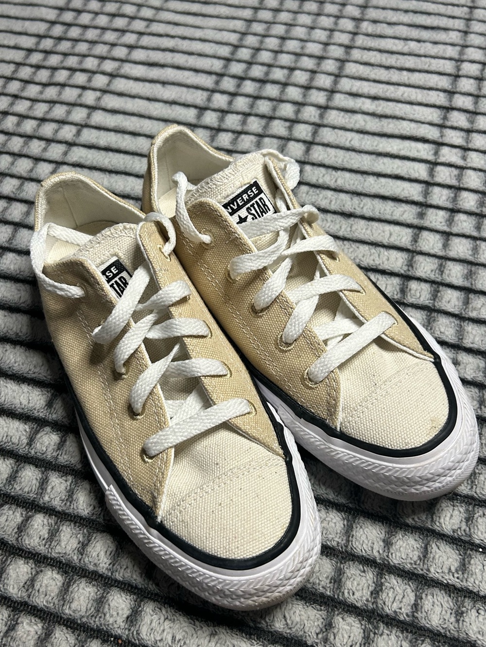 New Unisex Converse Low Top Sneakers (W5.5 M3.5)